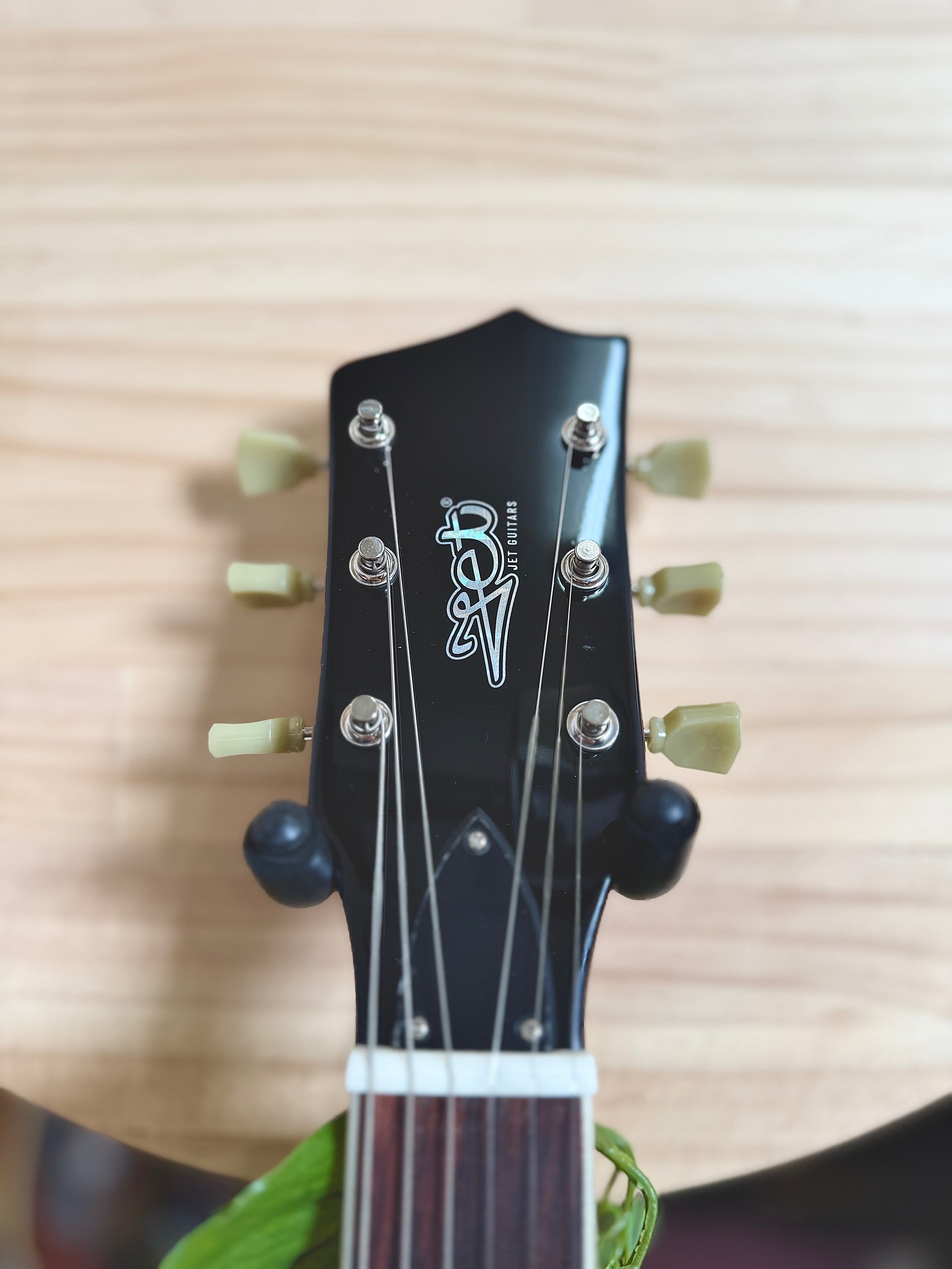 Jet Guitars | JL-500 | Tobacco Burst Jet Guitars | JL-500 | Tobacco Burst